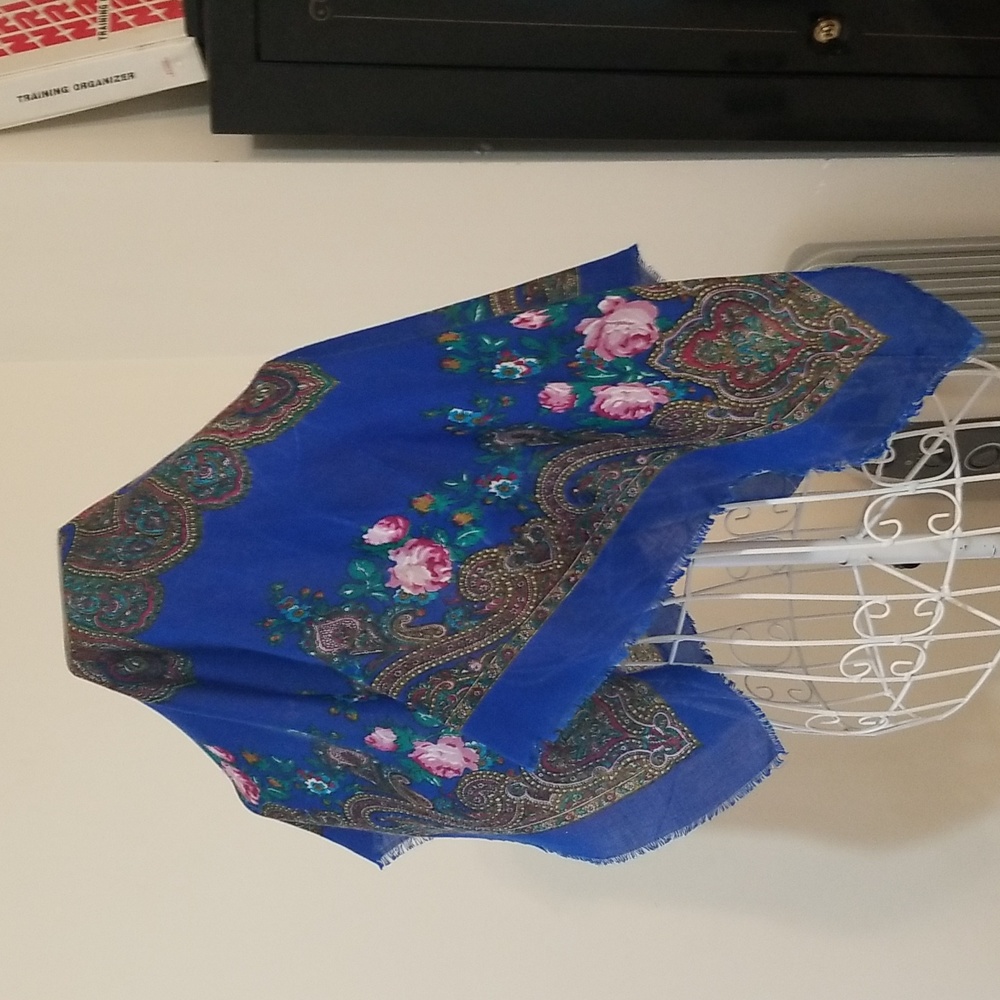 Beautiful royal blue scarf. Made in Japan - Picture 4 of 7